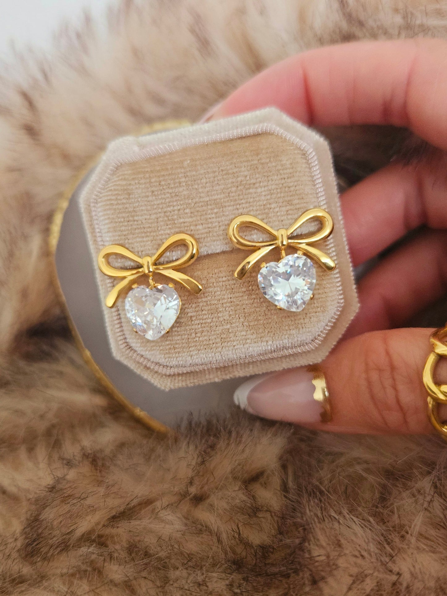 Bow knot ear studs - heart shape - Water resistance - Gold Plated - 304 Stainless steel.