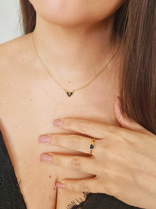 Eternity Black Heart Necklace - 18K Gold Plated.