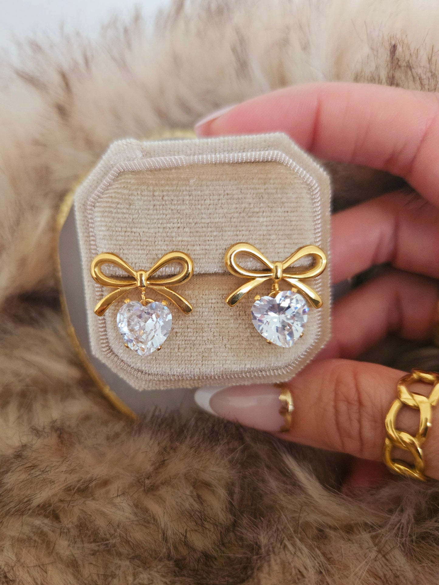 Bow knot ear studs - heart shape - Water resistance - Gold Plated - 304 Stainless steel.