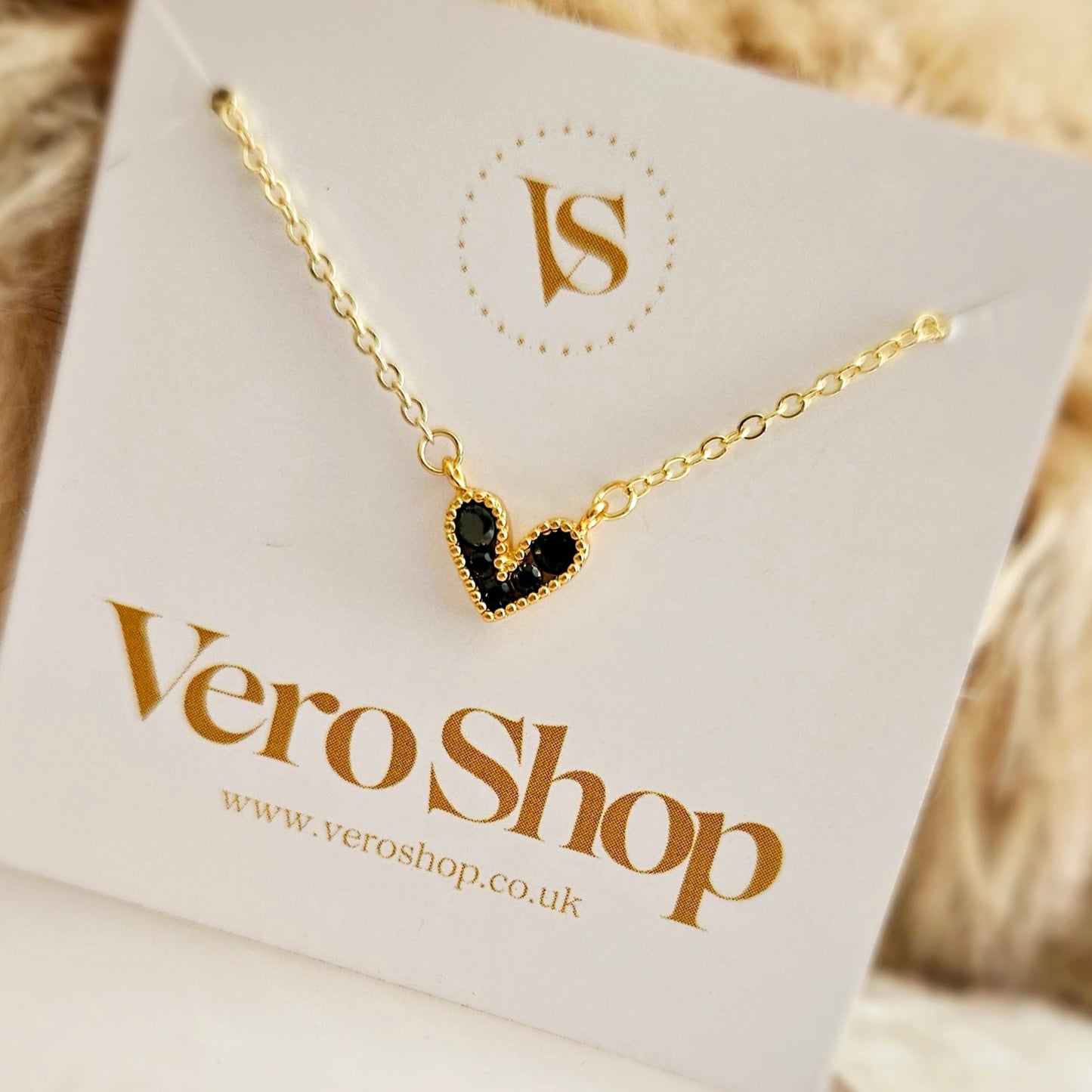 Eternity Black Heart Necklace - 18K Gold Plated.