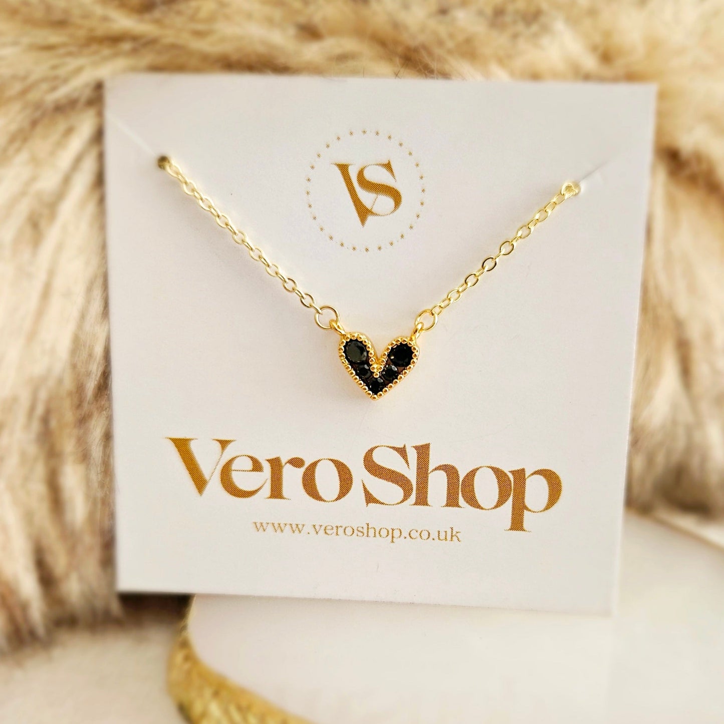 Eternity Black Heart Necklace - 18K Gold Plated.