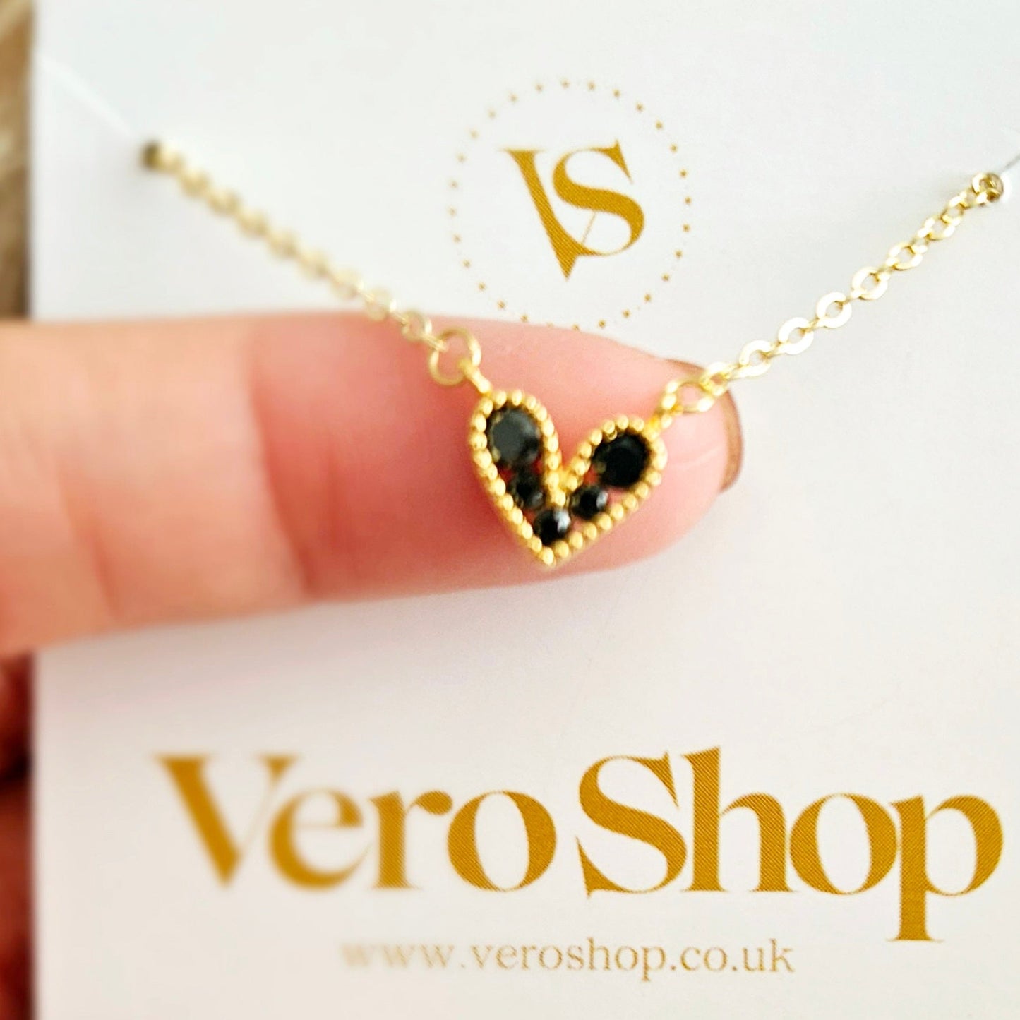 Eternity Black Heart Necklace - 18K Gold Plated.