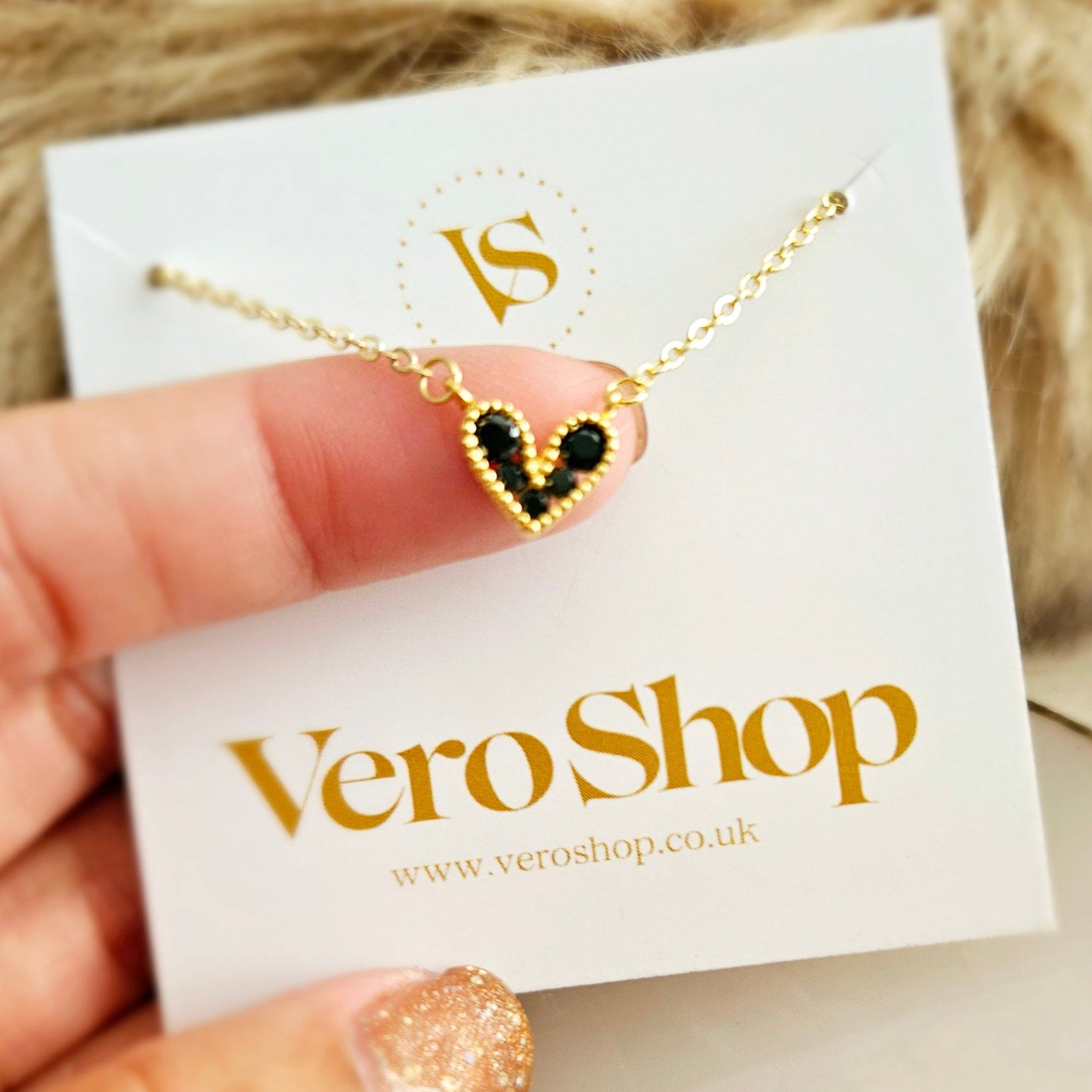 Eternity Black Heart Necklace - 18K Gold Plated.