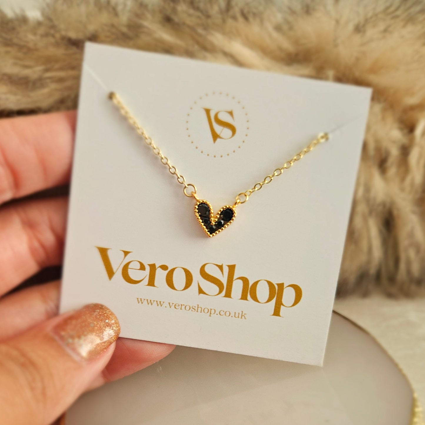 Eternity Black Heart Necklace - 18K Gold Plated.